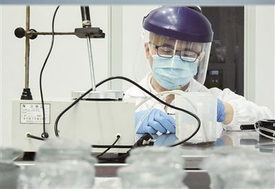 瞄准新兴产业 研发高端产品